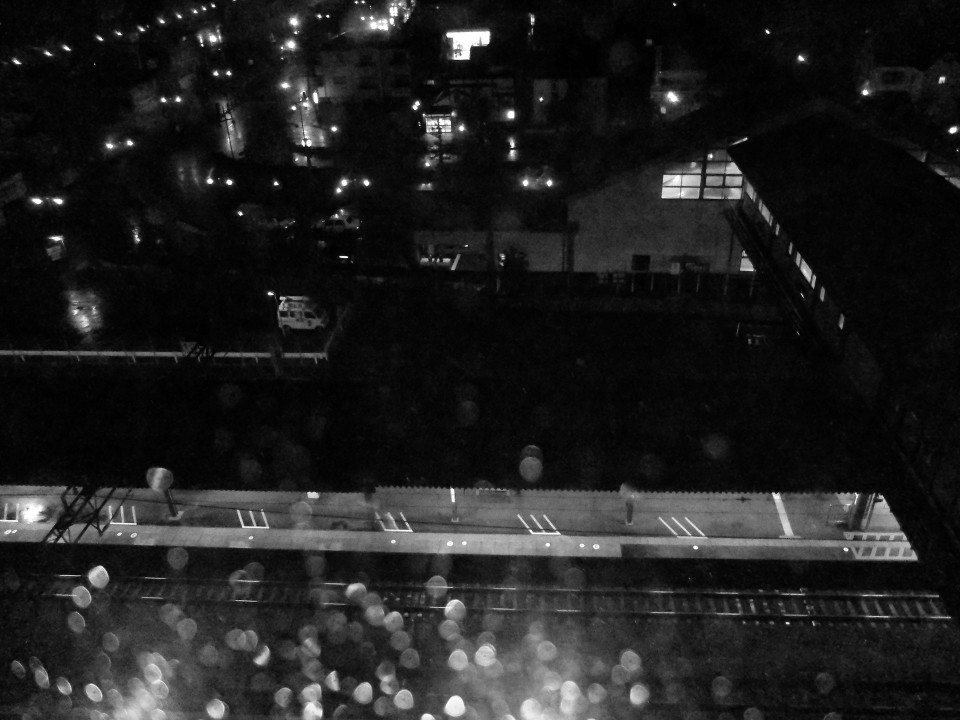 Vista do Hotel em Iwata durante a chuva.